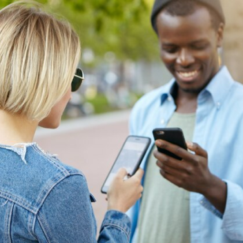 Dispositivo portátil promete traduzir instantaneamente diferentes idiomas, facilitando a comunicação global.